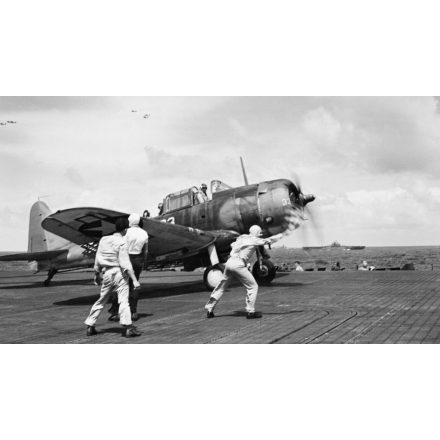 Revell SBD-5 Dauntless Navyfighter 1:48 makett repülő (03869)