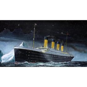 Revell Revell R.M.S. Titanic 1:1200 makett hajó (05804)